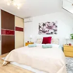 Apartament Family Lux Lounge In Voeroesmarty Street By Nw Budapeszt