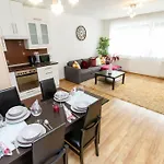 Family Lux Lounge In Voeroesmarty Street By Nw * Budapeszt