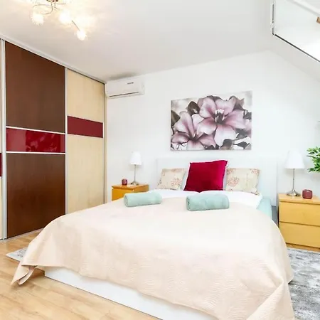 Апартаменты Family Lux Lounge In Voeroesmarty Street By Nw Будапешт