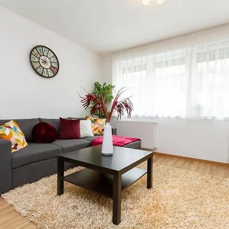 Family Lux Lounge In Voeroesmarty Street By Nw Апартаменты