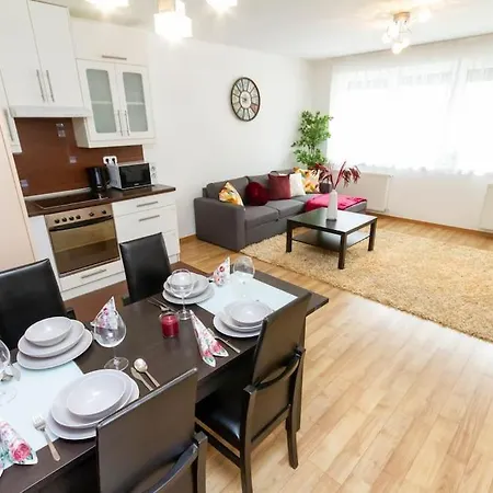 Family Lux Lounge In Voeroesmarty Street By Nw * Будапешт
