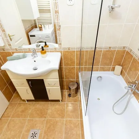 Apartment Family Lux Lounge In Voeroesmarty Street By Nw *