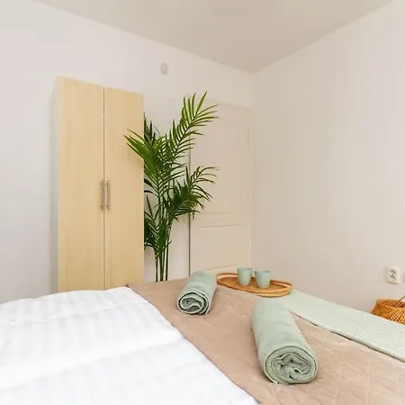 Family Lux Lounge In Voeroesmarty Street By Nw Apartment Budapest