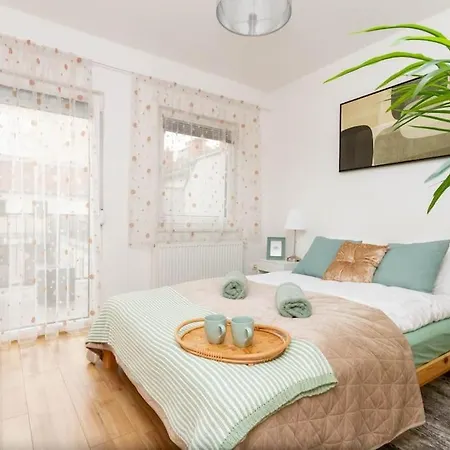 Apartment Family Lux Lounge In Voeroesmarty Street By Nw *